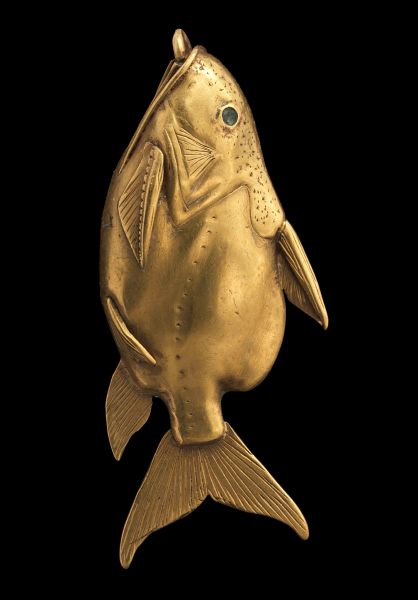 A gold fish pendant, gold. (Photo: courtesy of National Museums Scotland)